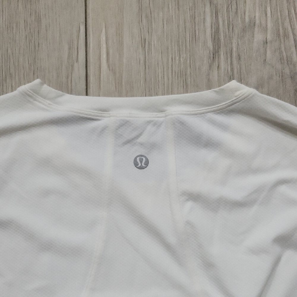 Lululemon Muscle Love Long Sleeve Shirt *Motif White Size 4 NWOT - Picture 5 of 5